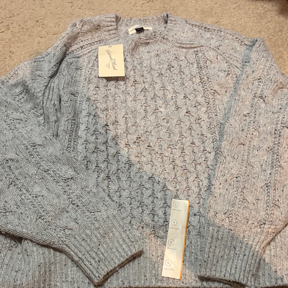 Universal Thread Light Gray Cable Knit Sweater